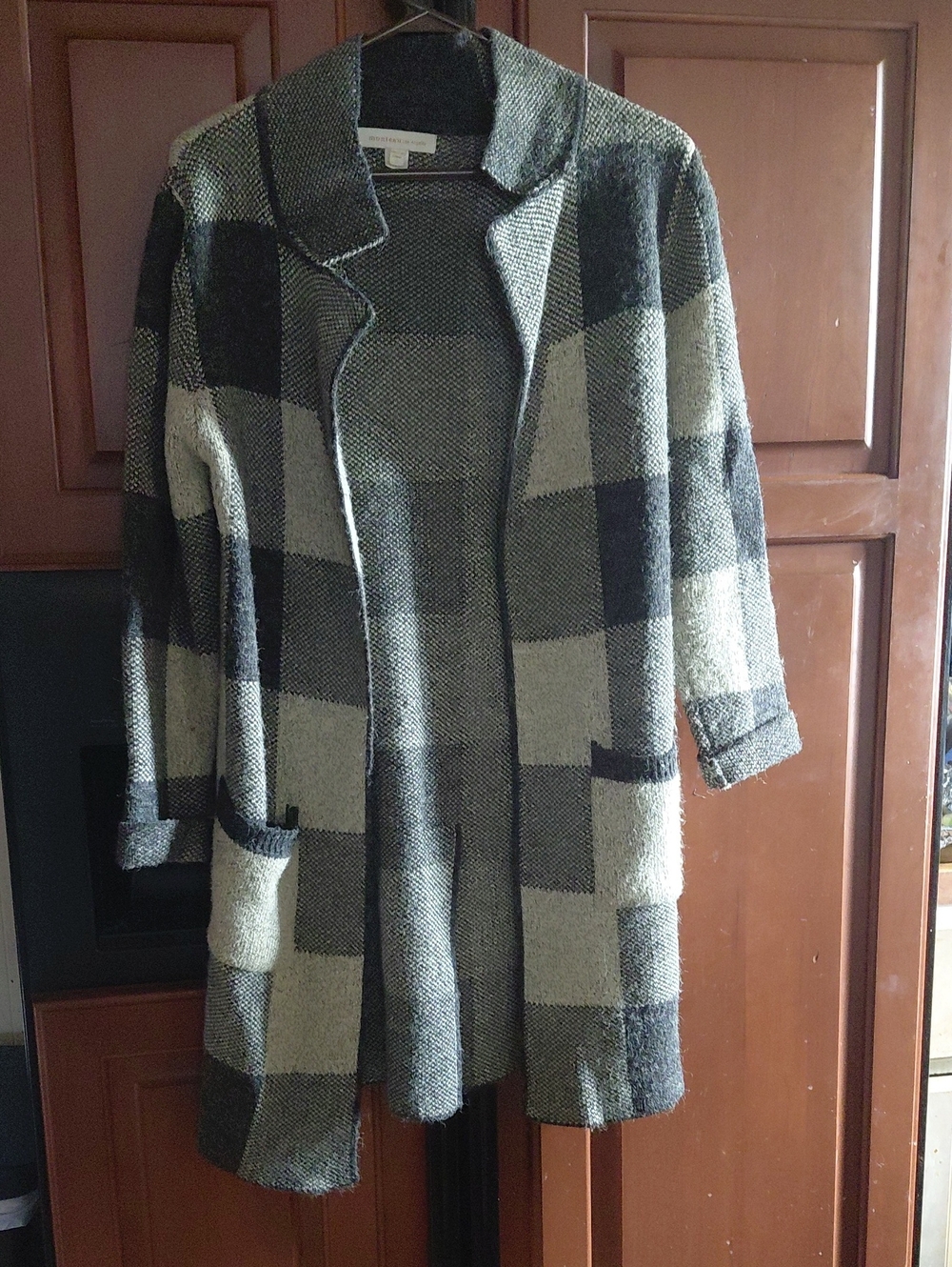 Monteau Gray and Cream Plaid Open Cardigan
